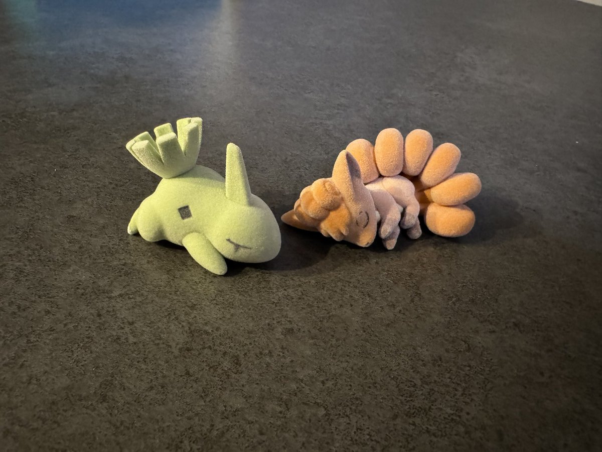 ryosspp48's tweet photo. ポケスリのフィギュア2箱買ったら欲しかったヨーギラス当たった。2匹とも可愛すぎる https://t.co/2FikJthY8T