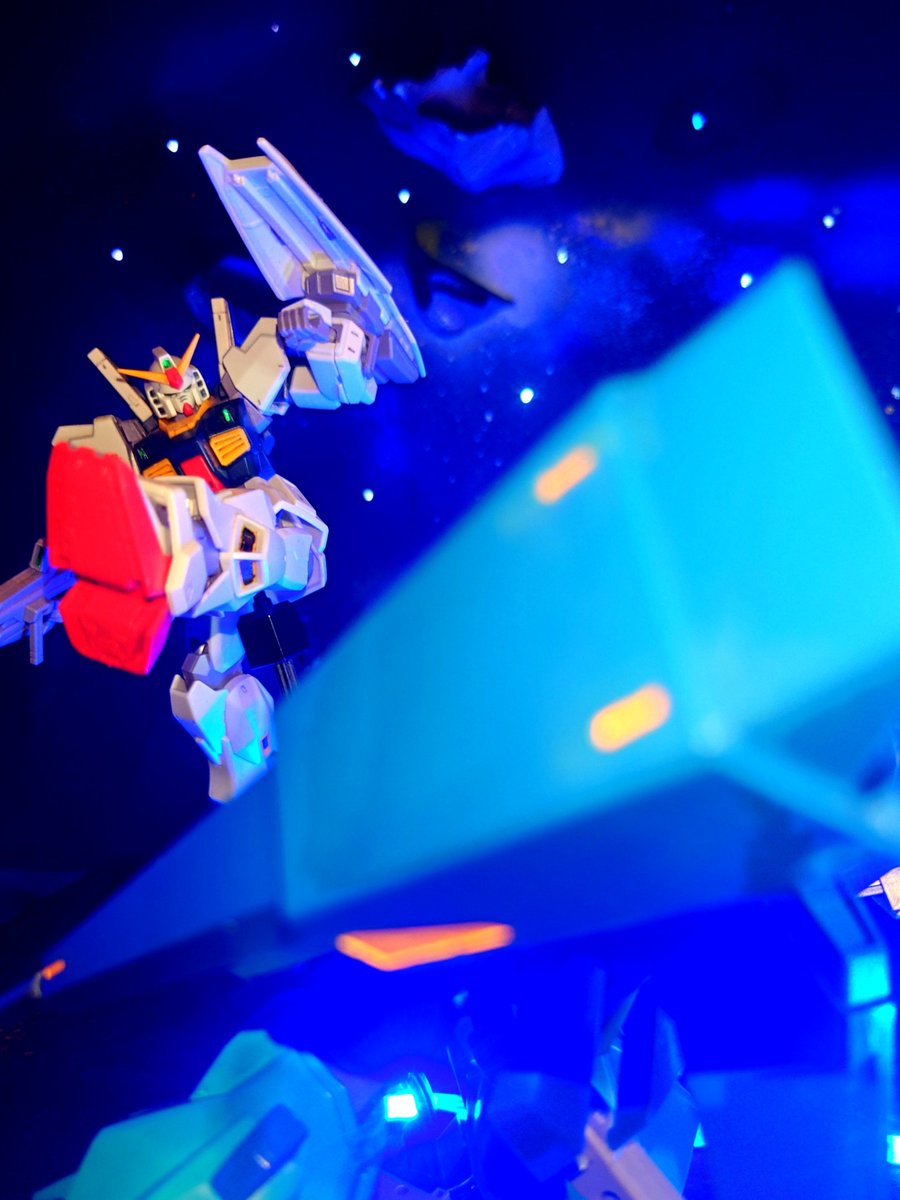 Hhs9Ww's tweet photo. #PhotoGP
＃フォトGP
＃世界オモ写選手権
お題「キック」
劇場版　機動戦士Zガンダム
星を継ぐもの　より
ガルバルディ（持ってないから代役ギャプラン）にキックを決める
ガンダムMark II https://t.co/9HD8TuGyrb