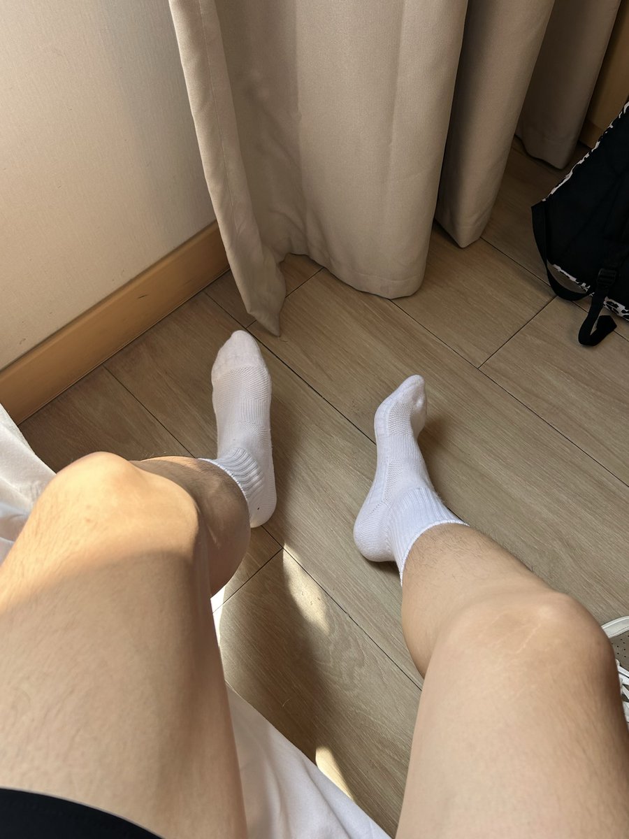 mian_yang53356's tweet photo. 有狗吗 #体育生 #白袜 https://t.co/o4VezWTtVi