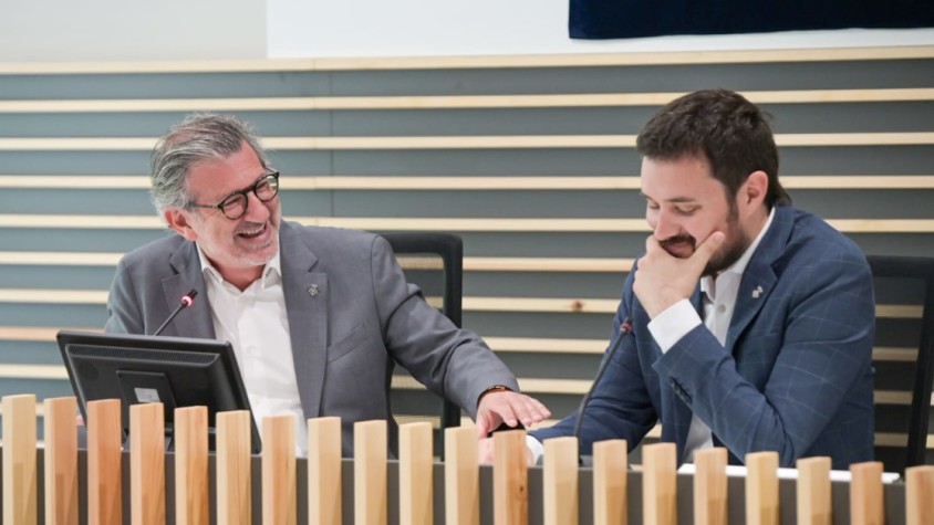 cupsantcugat's tweet photo. Algú li hauria de recordar a Rufián que a Sant Cugat ERC i Junts formen un govern que elimina promocions senceres d'habitatge públic, que està al servei dels especuladors i que NO HA MOGUT UN DIT per regular el lloguer de temporada.

Que ningú ho oblidi https://t.co/0BiNuGaiIG