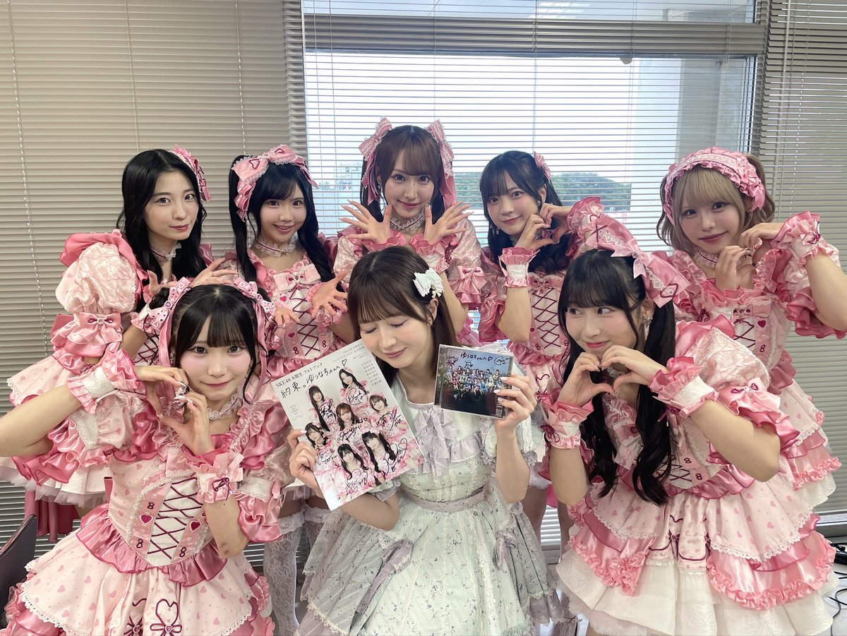 egoyuna_329's tweet photo. はちきちゃん一緒うれしかったよ〜🫶🏻
フォトブックとCDもらっちゃった👼🏻 https://t.co/LtqXn0fPTc