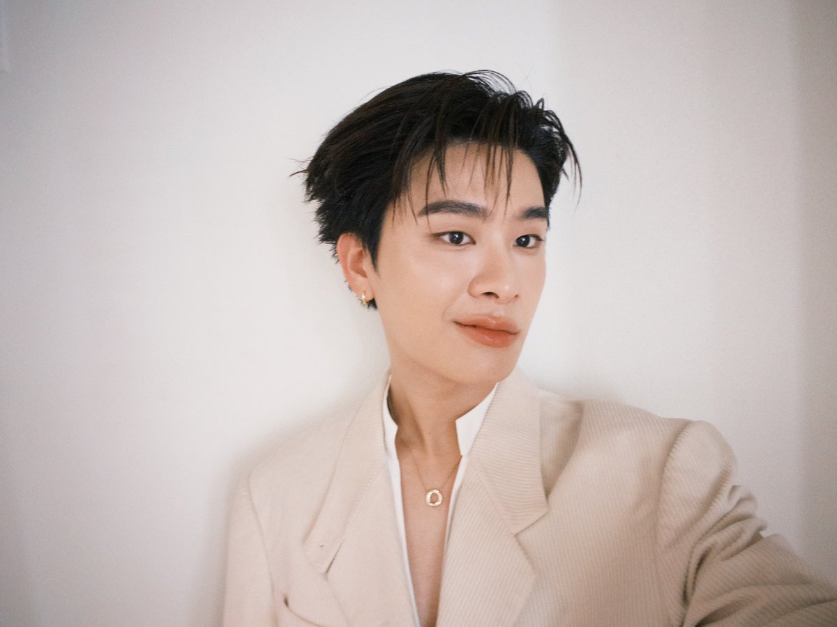 thaichayanon's tweet photo. ผมผมสวย เธอก็สวย #THAIchayanon https://t.co/fg80hqbSna