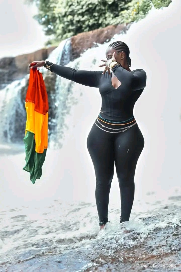 LamineBA_'s tweet photo. Bonne fête d’indépendance aux guinéens 🇬🇳🥰 https://t.co/EIpx3R2L2V