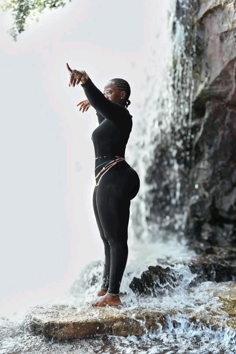 LamineBA_'s tweet photo. Bonne fête d’indépendance aux guinéens 🇬🇳🥰 https://t.co/EIpx3R2L2V