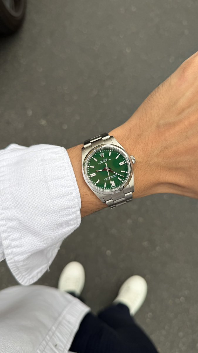 Retrhorlogerie's tweet photo. J’adore comment le cadran vert change en fonction de la luminosité https://t.co/tyUqZJVGVq