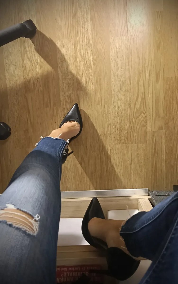 mounadomina6's tweet photo. Une petite pute à blackmail ! De suite 

#Blackmail #Findom #Atm #Sub #Soumi https://t.co/B0VSqAy3d7