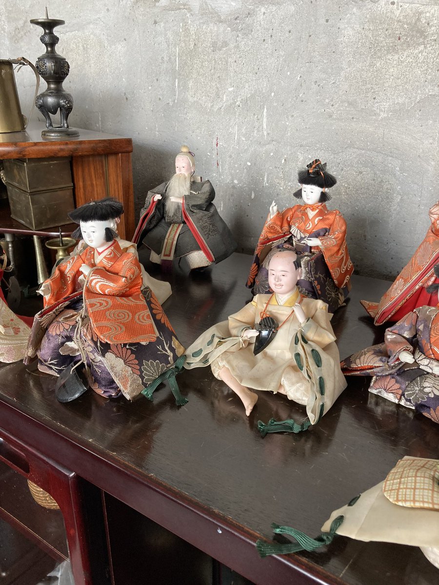 nomadonomado's tweet photo. 2022年にフィリピンに行った時の写真。

仏壇の燭台が普通に売られていた

ハロウィン🎃とかクリスマスとかで

使われたりするのかなぁ

それとも

電気と照明が不足している家庭で日常的に使われてるのだろうか？

コロナにかかって帰国出来なくなって
1ヶ月滞在して

しばらくは考えたくもなかったけど
そろそろ過酷な体験も薄らいで美化されてきている