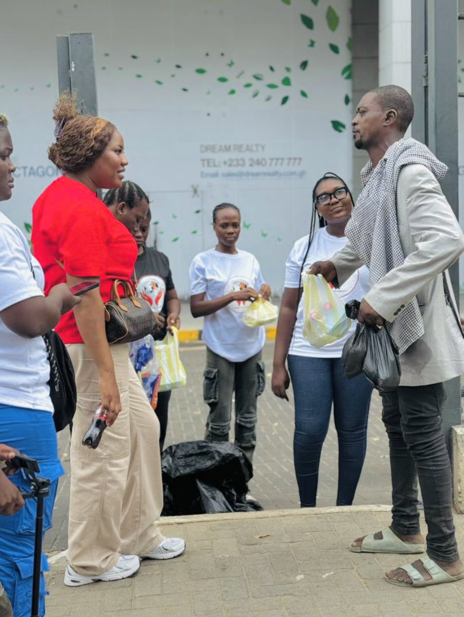 esiwilsonfound's tweet photo. Looking back on the impact we made through Feed the Street 2025.Thank you to everyone who supported this mission.πβ€οΈ
#EsiWilsonfoundation
#ForGodAndHumanity https://t.co/IcvbQ9iGnI