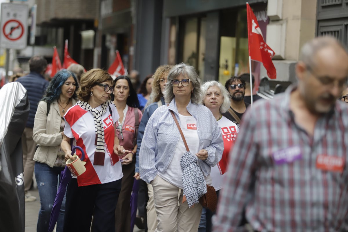 CCOOMadrid's tweet photo. 💪 Frente a la derecha y la extrema derecha que van a votar en el Congreso de los Diputados contra los interes de la clase trabajadora, y a favor de los fondos buitre, estamos concentrados en Neptuno en defensa del derecho a una vivienda digna. 

Seguiremos apoyando y promoviendo movilizaciones, muchas e intensas, para defender los derechos de la clase trabajadora