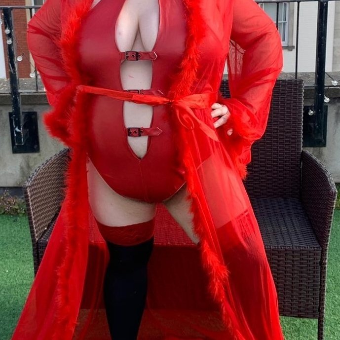 SuziJonesBBW's tweet photo. #flashbackFriday #fatfriday #flashing #outside #outdoors #risky #photoshoot #nofilter #ladyinred #redordead #bbw #pawg #voluptuous #allwoman #curves #rolls #lovehandles #chubby #bigbelly #squishy #AllNatural #standingOnBusiness #milkywhite #HUGErealboobs #thiccthighs #dreamwoman https://t.co/LhfedfWRIK