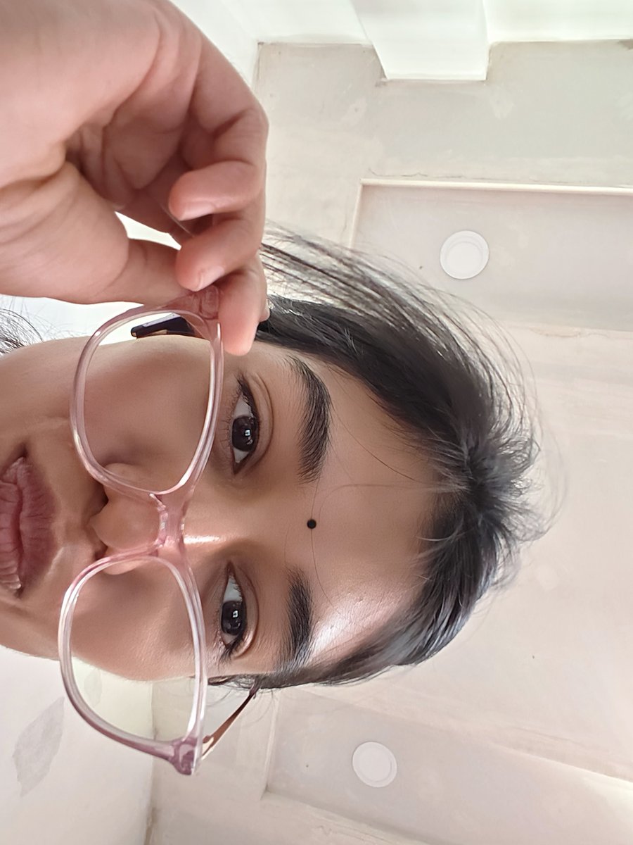 avafromMP's tweet photo. I can be cute lenskart model 🤭💗 #cutemodel https://t.co/eKOKCY7Nc3