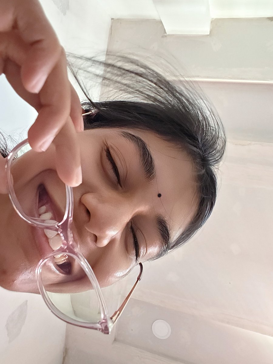 avafromMP's tweet photo. I can be cute lenskart model 🤭💗 #cutemodel https://t.co/eKOKCY7Nc3