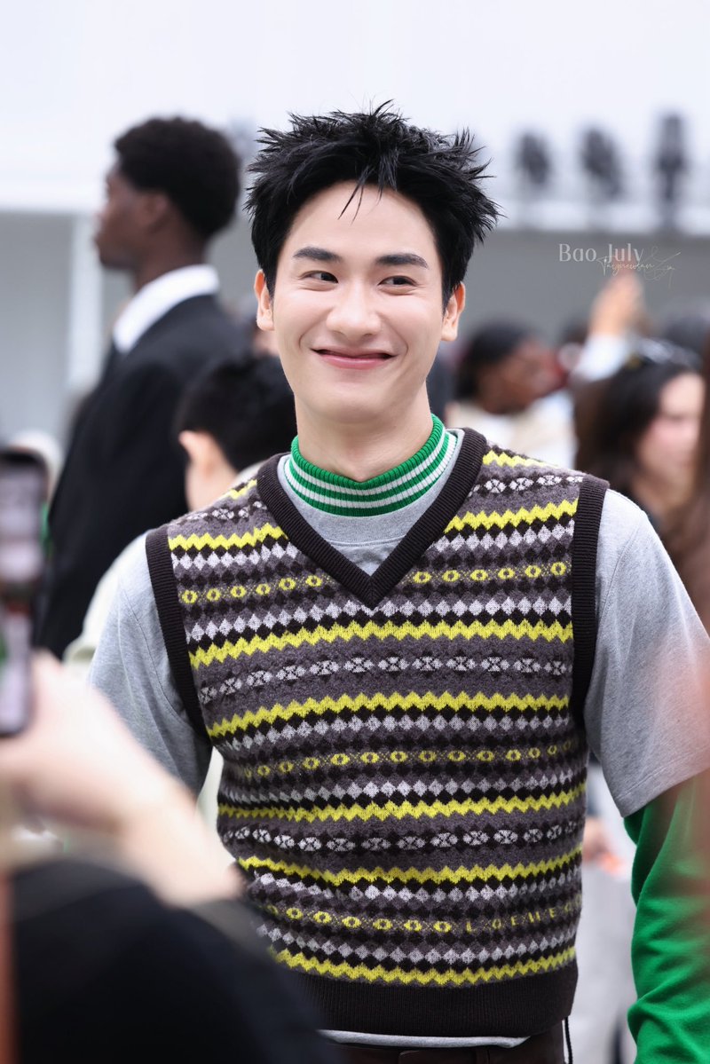 GalaxystarTN's tweet photo. The dashing Sun  (Tawan) ☀️

TAY FOR LOEWE SS27
#LOEWExTayTawan
#Tawan_V https://t.co/1d4dlFzQUT