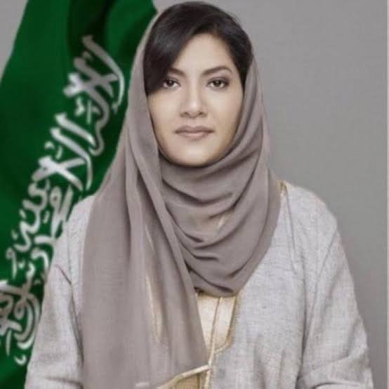 DrHuzam's tweet photo. الاميرة ريما بنت بندر @rbalsaud والشيخة زين بنت صباح @alzains  يتصدران  قائمة "النساء الأكثر نفوذاً في واشنطن لعام 2026" الصادرة عن مجلة واشنطونيان الأميركية، وتحديداً في فئة "القوى الدولية" (International Powers) والتي ضمت 5 شخصيات: 

🔶️ الأميرة ريما بنت بندر آل سعود:
 سفيرة المملكة العربية السعودية لدى الولايات المتحدة الأميركية منذ تعيينها عام 2019.

🔶️الشيخة الزين صباح الصباح:
 سفيرة دولة الكويت لدى الولايات المتحدة الأميركية منذ عام 2023.

🔶البلغارية ️كريستالينا غورغييفا (Kristalina Georgieva):
 المدير العام لصندوق النقد الدولي (IMF). تولت هذا المنصب الرفيع في عام 2019 وتم التجديد لها لولاية ثانية. 

🔶️دينا قعوار:
سفيرة المملكة الأردنية الهاشمية لدى الولايات المتحدة الأميركية. تولت هذا المنصب منذ عام 2016.

🔶️الليتوانية جوفيتا نيليوبسيني (Jovita Neliupšienė): 
سفيرة الاتحاد الأوروبي لدى الولايات المتحدة الأميركية. 

1️⃣