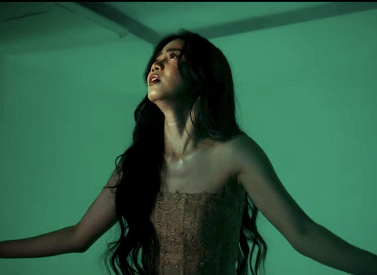 honeybunchAshy's tweet photo. THE VISUALS IN HINGA??? CINEMATIC. GORGEOUS. EXPENSIVE. 😭💖✨ ASHTINE YOU ARE SOOOO BEAUTIFUL!!!

WATCH HERE! ⬇️
🔗 https://t.co/p2EdS20jLg
#LoveLikeAshtine💖 #Hinga #HingaMV
#AshtineOlviga | Ashtine Olviga https://t.co/DRCdfn58Bv