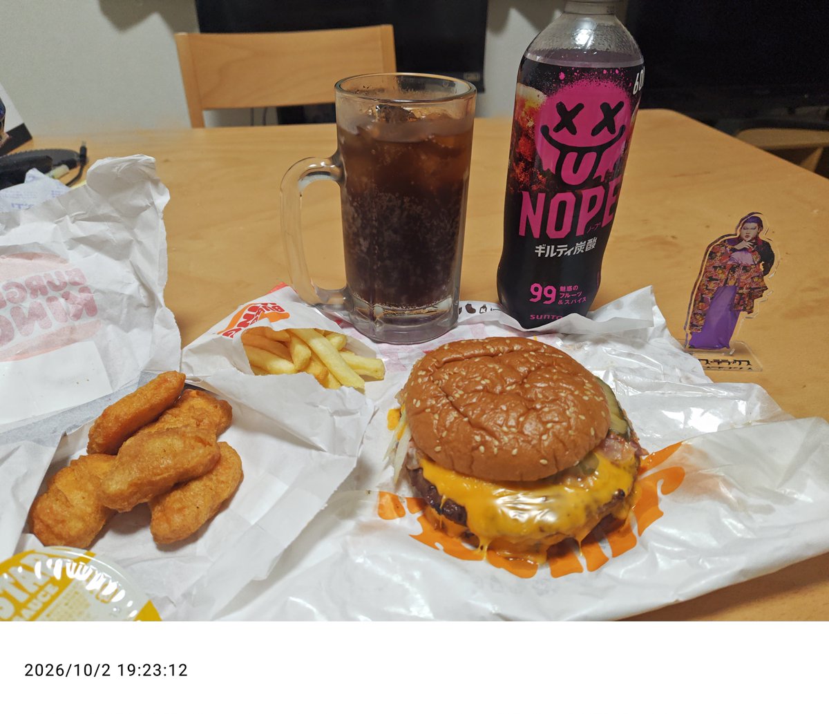 wasabi_0722's tweet photo. 夕飯はバーガーキングをテイクアウト
NOPEと合わせてギルティ×ギルティセット https://t.co/uPNJKjijaB
