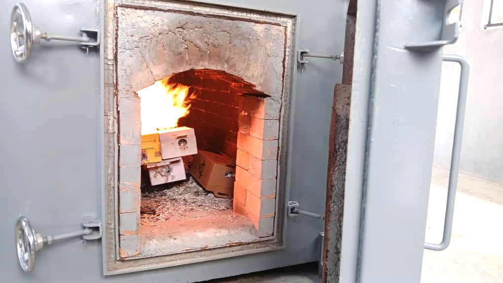 FamkrisHCI's tweet photo. Safer healthcare waste management is another step towards ending malaria.♻️
On 25 Sept., Kogi State Government & FHCI commissioned two 5,000kg-capacity medical waste incinerators at Kogi State Specialist Hospital, Lokoja & Zonal Hospital, Kabba.
#SMEP #NMEP #IsDB #EndMalaria https://t.co/kAFX17r7hC