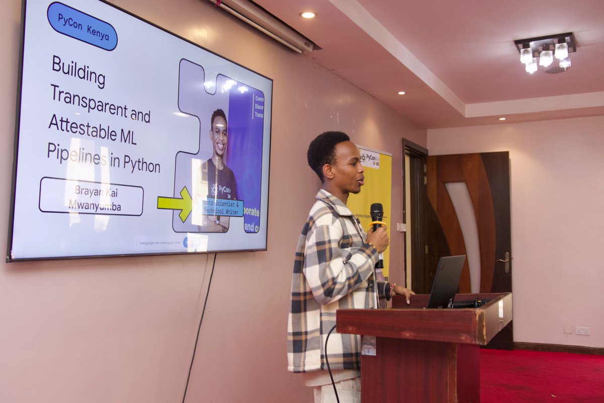 PyconKenya's tweet photo. @Kai_mwanyumba Habari yako?
Tumefurahia maongezi yako leo. Asante sana kwa muda wako.
Je, kuna tokeni za kugawa?
#PyConKenya #PyConKE2026 #Python https://t.co/i7qj54QYtZ