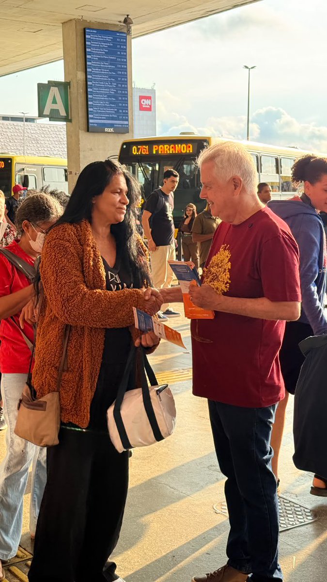 RollembergPSB's tweet photo. Última sexta de campanha!
Estou na rodoviária desde às 05h20 da manhã.
Ouvindo o povo e pedindo votos. https://t.co/AigsSY3Jbe