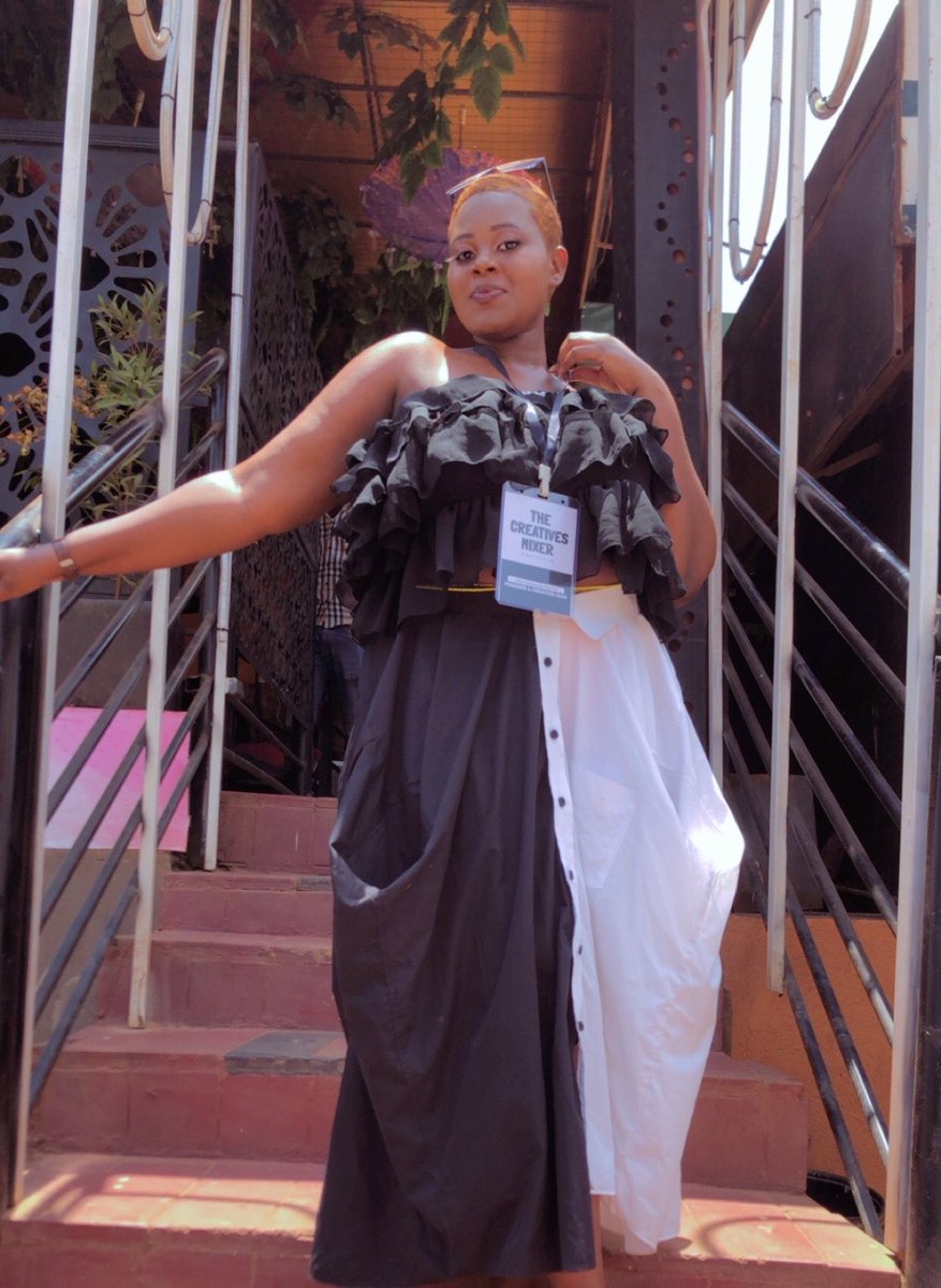 ConsolateAila's tweet photo. It’s The creative mixer Day decided to be a little but creative with my Outfit 
Styled to shirts for skirt and scarf for top 
#TheCreativesmixer https://t.co/eXpqPf4CLG