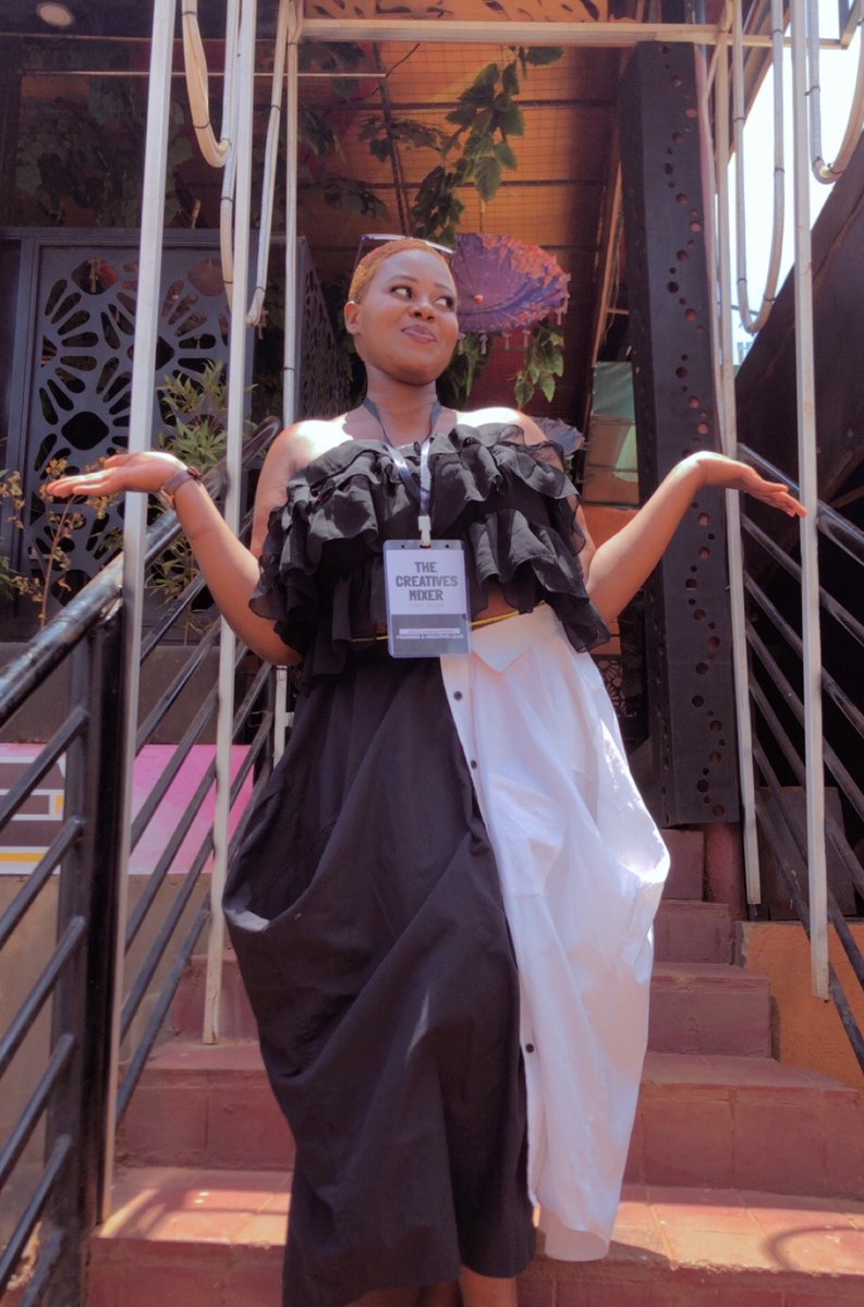 ConsolateAila's tweet photo. It’s The creative mixer Day decided to be a little but creative with my Outfit 
Styled to shirts for skirt and scarf for top 
#TheCreativesmixer https://t.co/eXpqPf4CLG