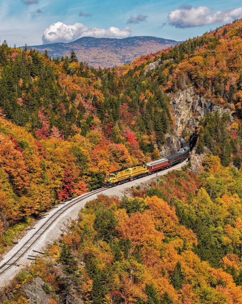 naturebeauty760's tweet photo. North Conway, New Hampshire 🇺🇸🍂🍁 https://t.co/9WIl8hWsBY
