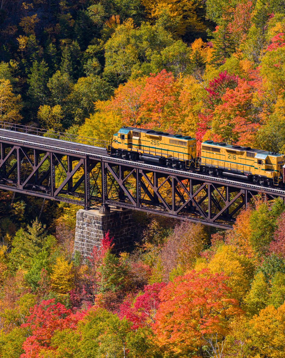 naturebeauty760's tweet photo. North Conway, New Hampshire 🇺🇸🍂🍁 https://t.co/9WIl8hWsBY