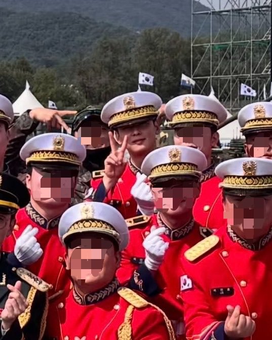 ChaEunwooINTL's tweet photo. 📸 Sergeant Lee Dongmin, Cha Eunwoo, at South Korea's 78th Armed Forces Day

#CHAEUNWOO #차은우 #이동민
#チャウヌ #车银优 #ชาอึนอู #車銀優 https://t.co/ZCGTEaC8kJ