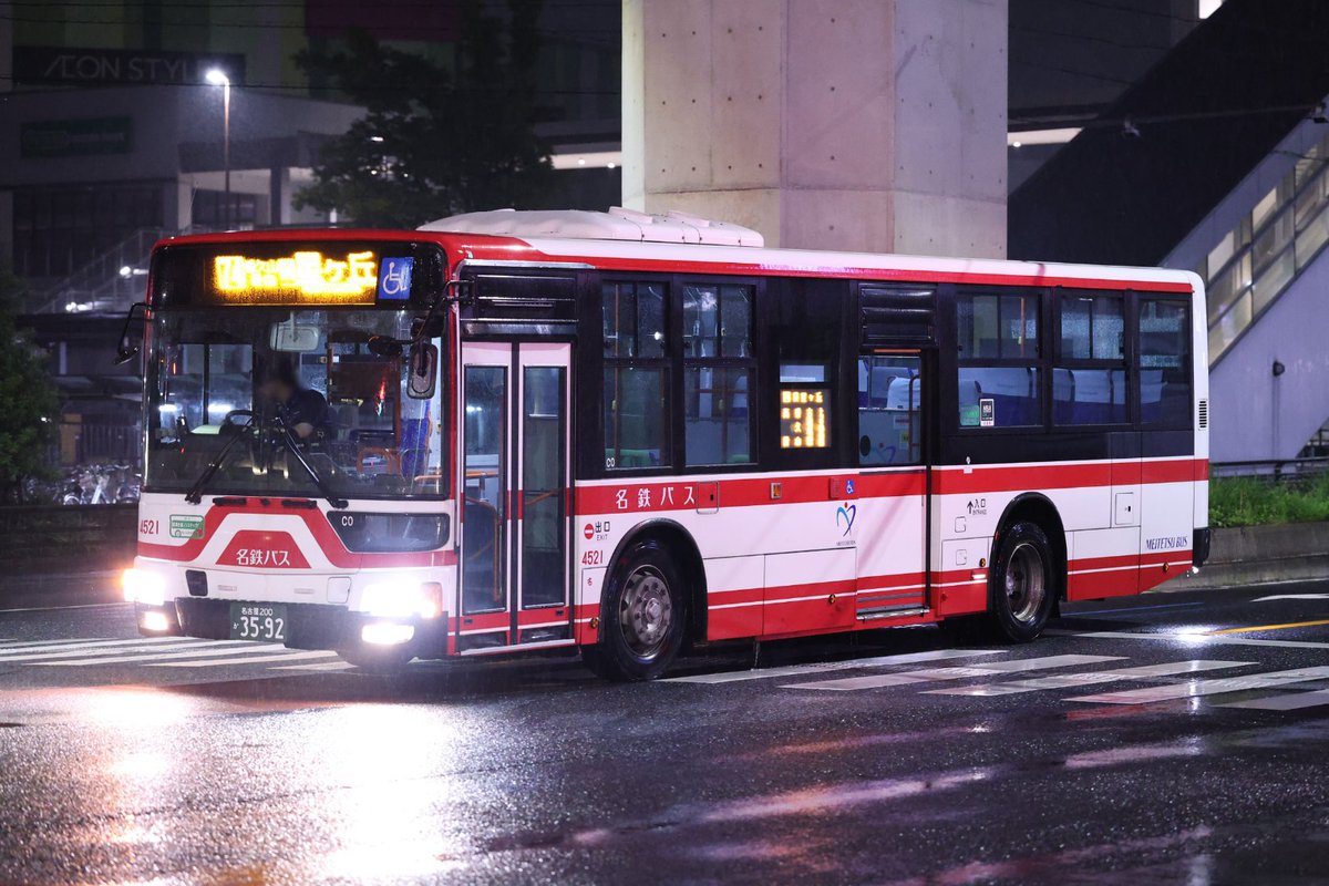 HatoAegis's tweet photo. 名鉄バス
4521(名古屋) QKG-MP38FK
名古屋200 か3592

基幹車から一般車へ降格となりました。 https://t.co/5uR5OYEbwP