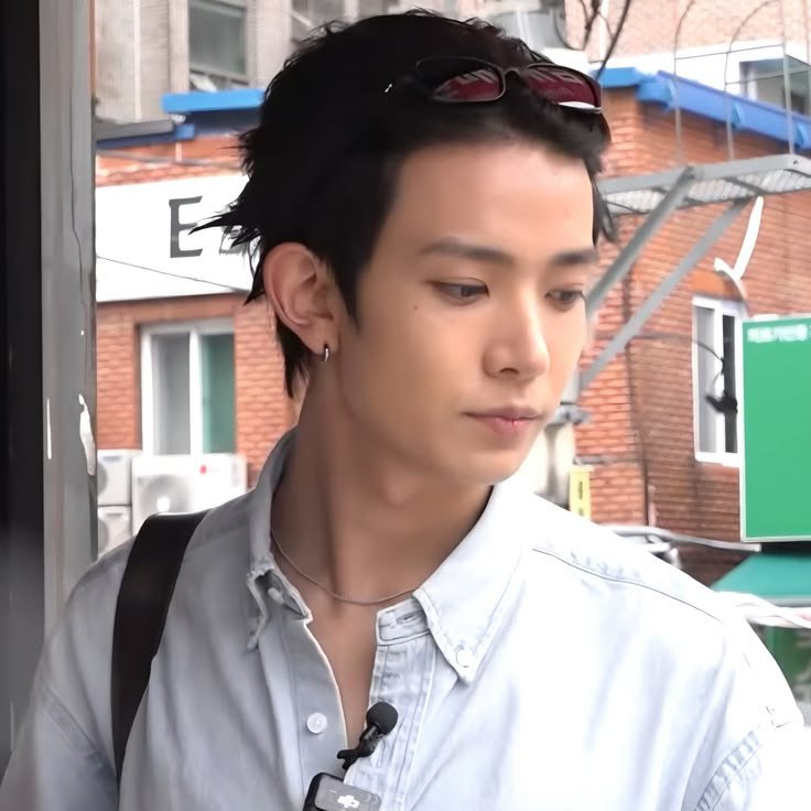 evrisoul's tweet photo. he's so fine https://t.co/rQTe5kWGzr