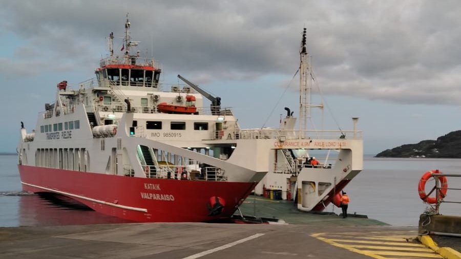 TTILosLagos's tweet photo. ⚓️ (07:42) Servicio entre Caleta La Arena y Puelche mantiene operación a la hora en el estuario con naves Kataik, Bertina, Tanu, y desde las 08:15 se incorpora la Leptepu. Planifique su viaje considerando la proyección meteorológica. #PuertoMontt #Hualaihué #Palena #Ruta7 https://t.co/fKzNZn9fW5