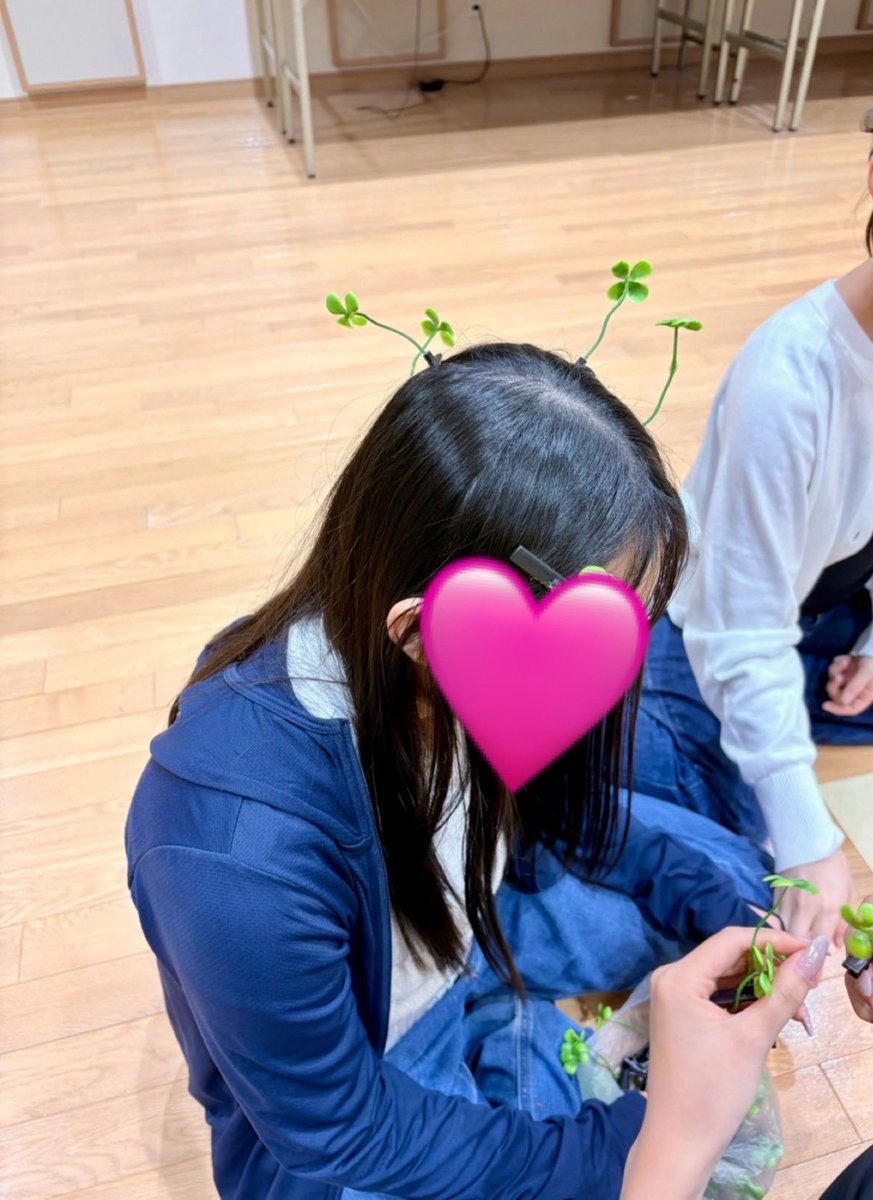 engeki_kwu's tweet photo. 🍀おるてん便り✉️

撮影会その2📸
ネタバレを防ぐため重加工でお届けします
草が沢山届きました🌱

🍀10/24・10/25 『幸便に託して』
✉️ご予約はこちらから！
▷https://t.co/8ML5qWf1HV

#劇団オルテンシア
#おるてん便り https://t.co/vr2EZer7rZ