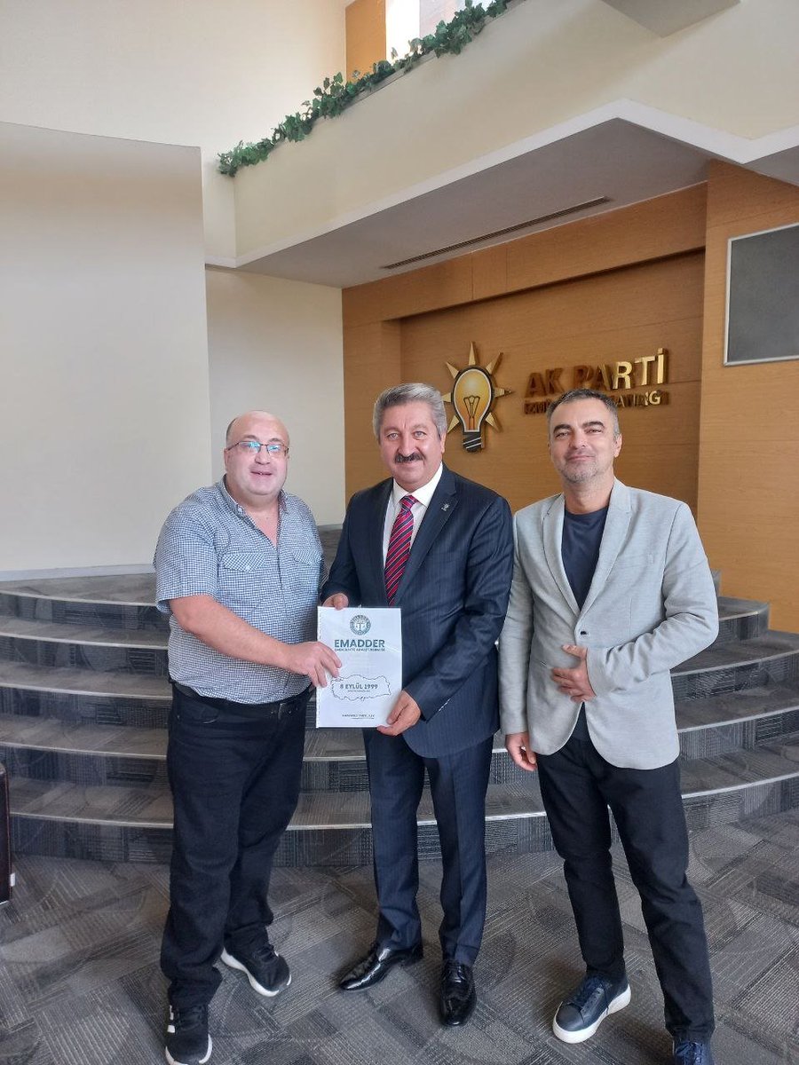 EmadDernegi's tweet photo. 🔴 EMADDER İZMİR’DEN AK PARTİ İZMİR İL BAŞKANLIĞI’NA ZİYARET

@akpartiizmir
@Bilalsaygili
@doktor1335
@mirhanbedir

Emeklilikte Adalet Derneği İzmir İl Temsilciliğimiz, AK Parti İzmir İl Yönetim Kurulu Üyesi, Sivil Toplum ve Halkla İlişkiler Başkan Yardımcısı Sayın Sabahattin Gündoğdu ile bir araya geldi.

Görüşmede, EYT sonrası oluşan emeklilik farkını, yaşanan mağduriyeti ve kademeli emeklilik talebimizi ayrıntılarıyla aktardık. Sayın Gündoğdu, konuya ilişkin çalışma yürütüldüğünü ifade ederek; kademeli emeklilik meselesini İl Yönetim Kurulu toplantısında gündeme taşıyacağını ve ziyaretimizi Çalışma ve Sosyal Güvenlik Bakan Yardımcısı Sayın Ahmet Aydın’a ileteceğini belirtti.

Nazik kabulleri, ilgileri ve yapıcı yaklaşımları için Sayın Sabahattin Gündoğdu’ya teşekkür ediyoruz.

Emeklilikte Adalet Derneği (EMADDER)

@Akparti @RTErdogan @isikhanvedat @Hayati_Yazici @akbasogluemin @AvOzlemZengin @HulyaTerzioglu1 @mehmedmus @AhmetAYDIN_02 @oerdem42 @Nilgun_OK @zorlu77 @vedatbilgn
@avabdullahguler @resulkurt34 @haltinsoy68 @orhanyegin @ahmetkilic16 @ejderacikkapi @mustafaelitas @yasarkirkpinarr @NecmettinErkan_  @GulsoySeydi   @ertugkocacik @AvukatErsanAksu @ismailgunes64 @suleymansahan66

@EmadDernegi 
#KademeliEmeklilik 
#KademeMeclisinişi