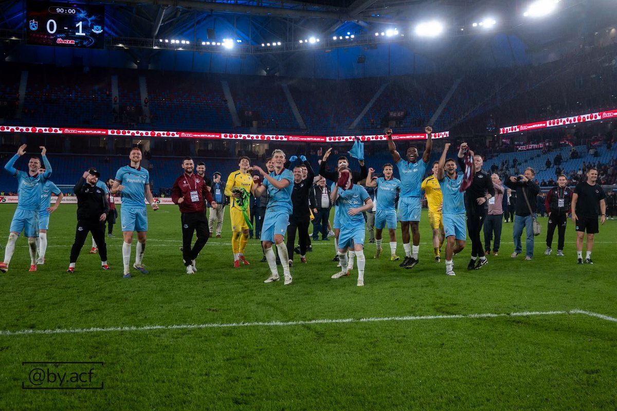 DroghedaUnited's tweet photo. Her şey için teşekkür ederiz Trabzon! Tekrar görüşmek dileğiyle ❤️💙

Thank you for everything, Trabzon! Hope to see you again 💜💙 https://t.co/suzGxd16HY