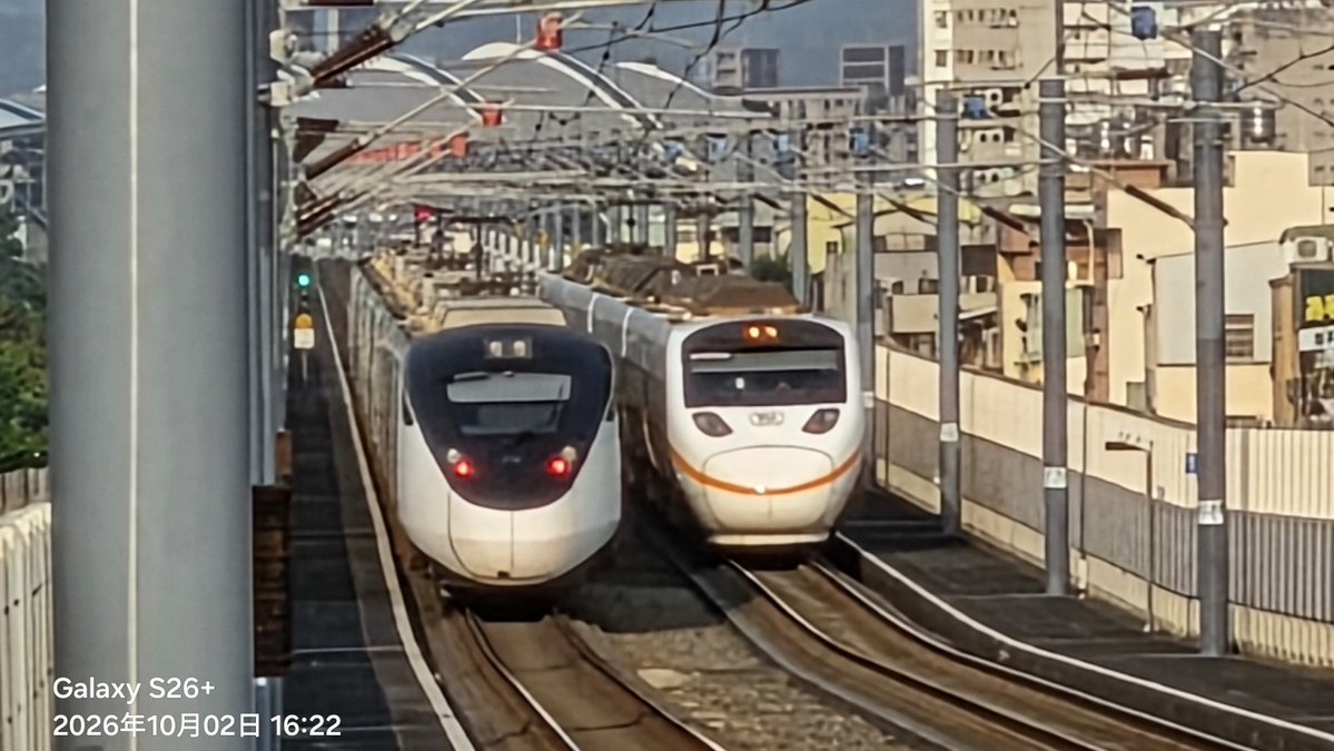 agrs0412's tweet photo. 2026.10.2
五權
回送6669A TEMU1005+1006
明天的南方公園太魯閣專車從新左營出發，今天太魯閣編組從樹林回送南下，這次是繼2024代打海線自強109次之後再次來到縱貫線
#台湾 #鉄道 #電車 #特急 #太魯閣号 #TEMU1000 #回送 https://t.co/OBkLdlW6Lu