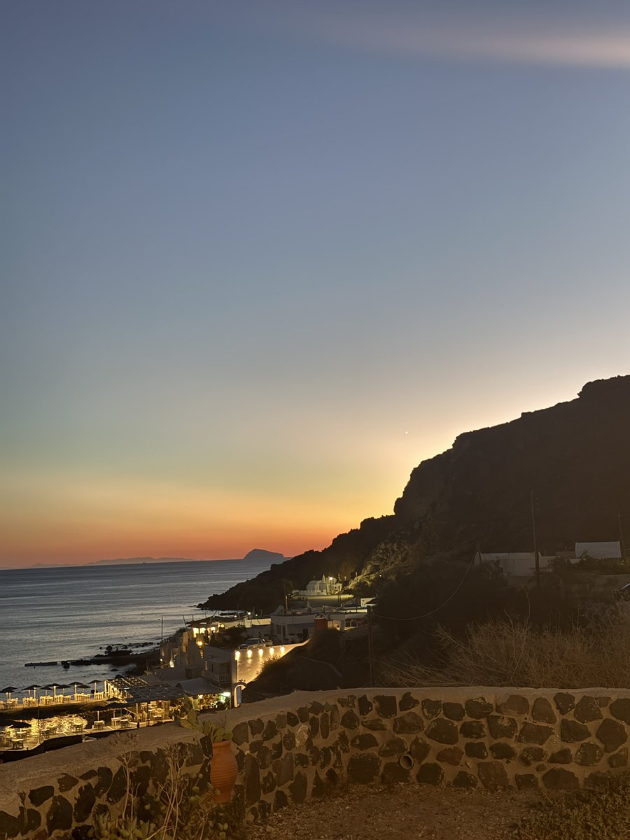 vickbea's tweet photo. Greece has the greatest sunsets https://t.co/C4IimUirbg