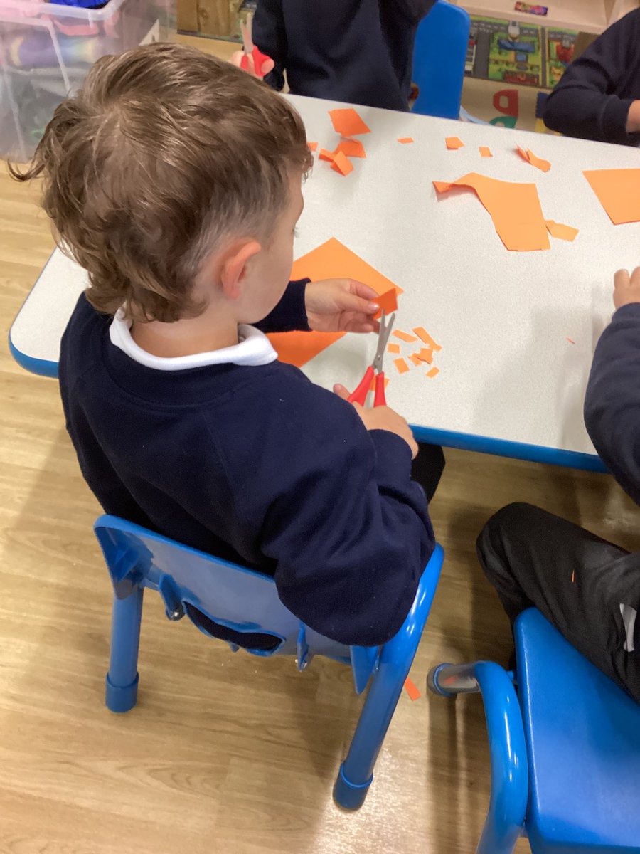 YewTreeSandwell's tweet photo. RA have had lots of fun during their S.O.D.A today, practicing their cutting skills. https://t.co/PPFmGbo3N3