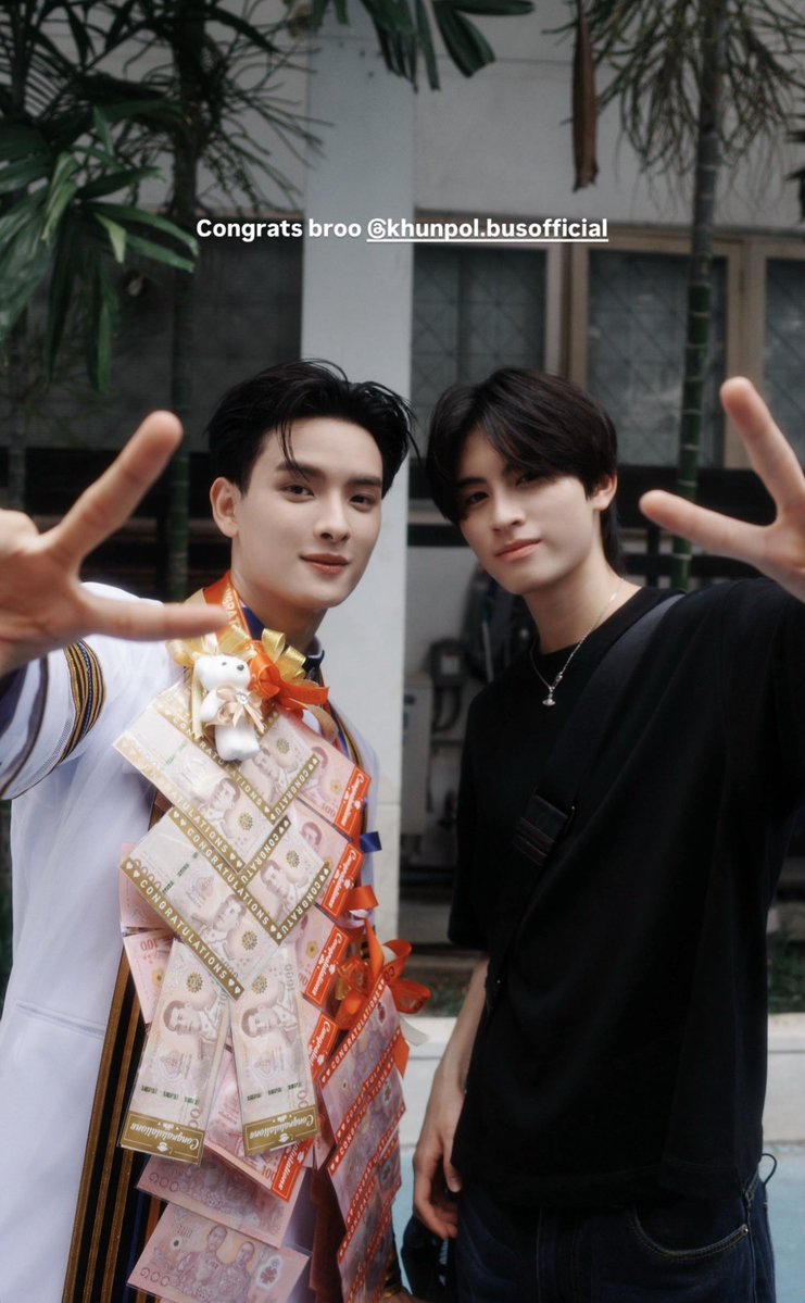 acho0mi's tweet photo. จั๊นรอเห็นวันที่น้องเอเอใส่ครุยแบบพี่ขุนพี่ฮาร์ทไม่ไหวแย้ว คงร้องไห้น้ำตาลไหลเป็นสาย 😭♥️! https://t.co/ZfTDIadSBh
