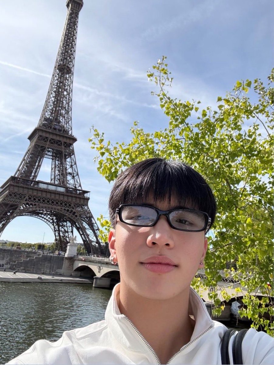 ppupaew's tweet photo. ctrl + c.                                       ctrl + v https://t.co/xE5iBaPT74
