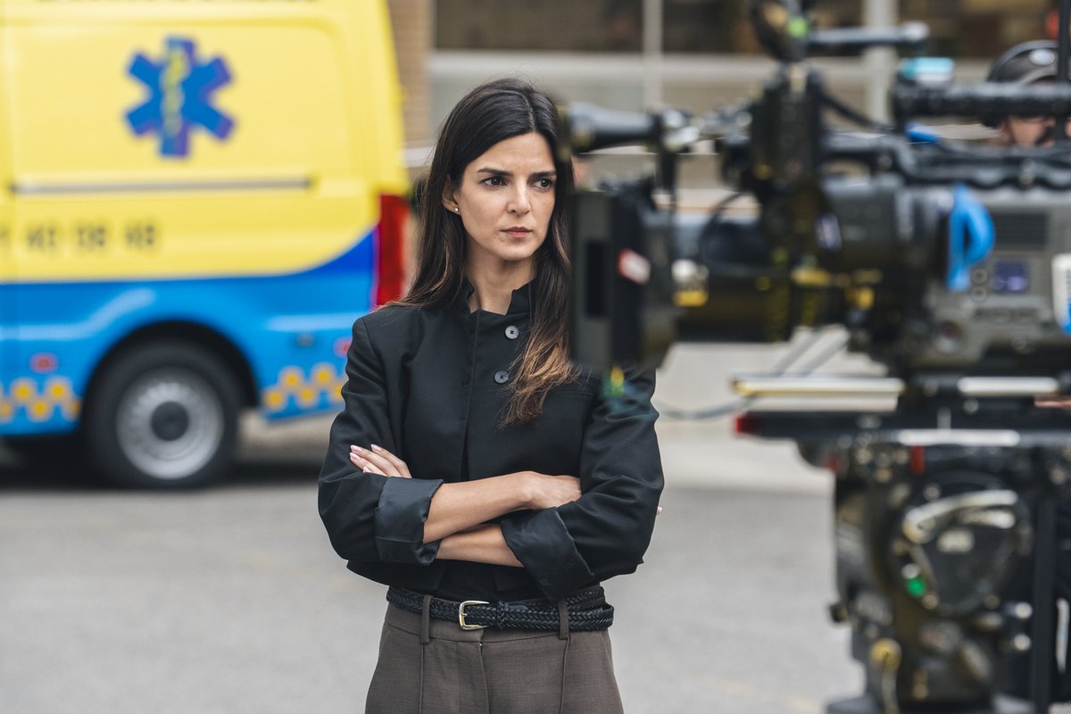 VacaFilms's tweet photo. ¿Lo maravilloso que es trabajar con Clara Lago? No os lo podéis ni imaginar.

#Clanes. https://t.co/qkmmgEyPx0