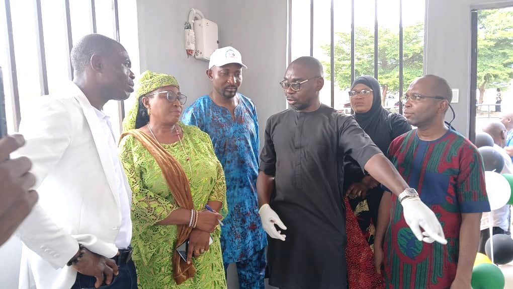 FamkrisHCI's tweet photo. Safer healthcare waste management is another step towards ending malaria.♻️
On 25 Sept., Kogi State Government & FHCI commissioned two 5,000kg-capacity medical waste incinerators at Kogi State Specialist Hospital, Lokoja & Zonal Hospital, Kabba.
#SMEP #NMEP #IsDB #EndMalaria https://t.co/kAFX17r7hC
