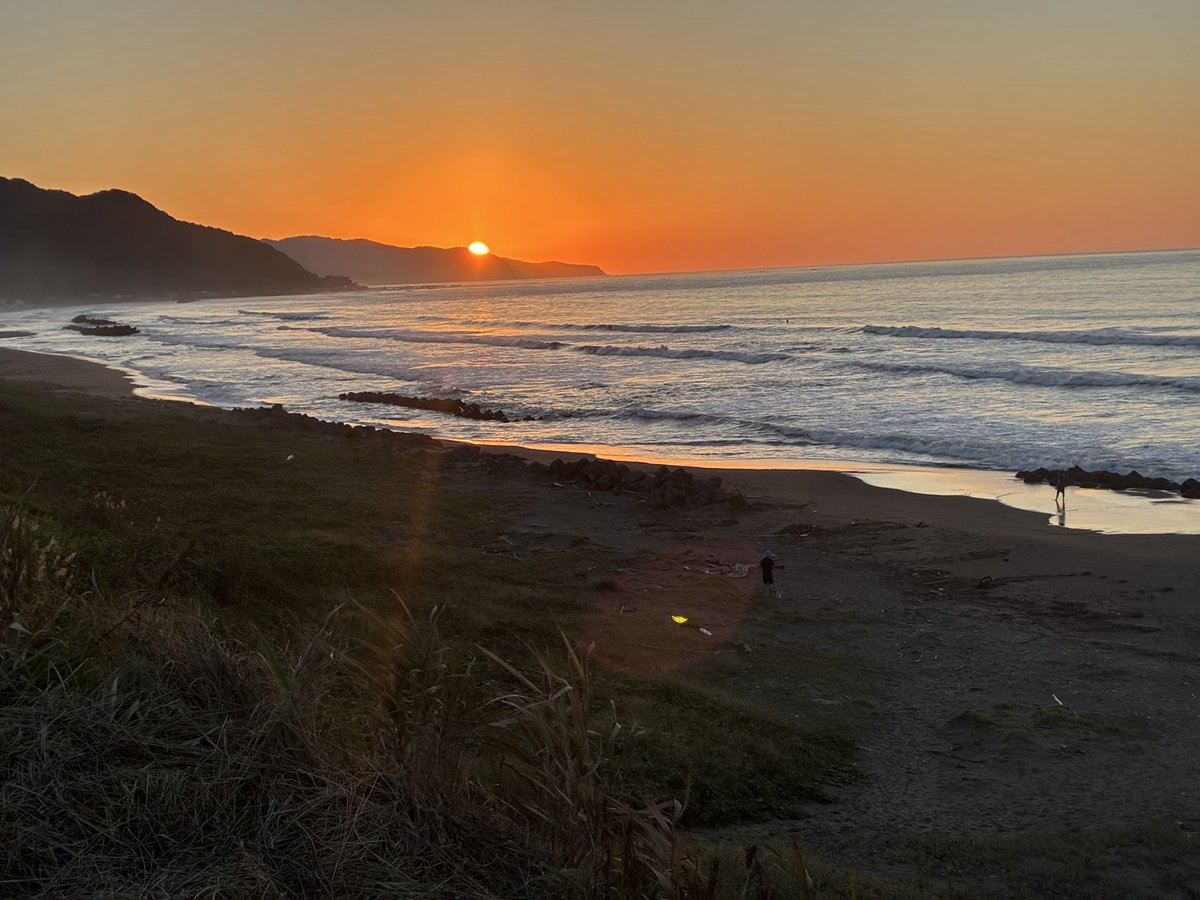 yssm34's tweet photo. 9月最後の日、日本海の夕日。 https://t.co/fKiVXmS94q