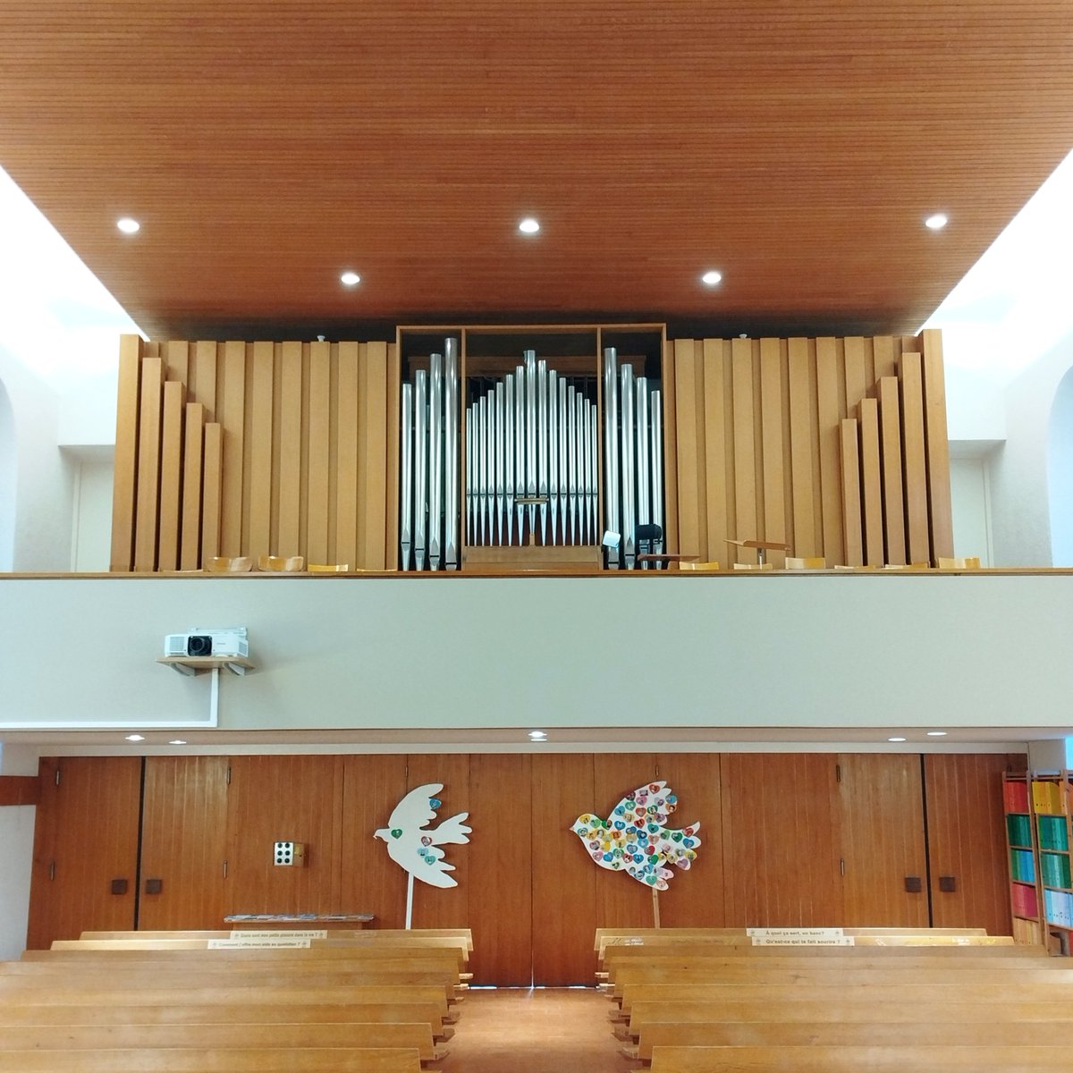 emilesecheret's tweet photo. Aujourd'hui (vendredi 2 octobre) à Delémont :

”Vêpres musicales" à 18h15, au temple réformé, à l'invitation amicale de Loïc Burki, organiste titulaire.

Bienvenue !

#emilesecheret #cesarfranck #robertschumann https://t.co/3N2h8DuUgi