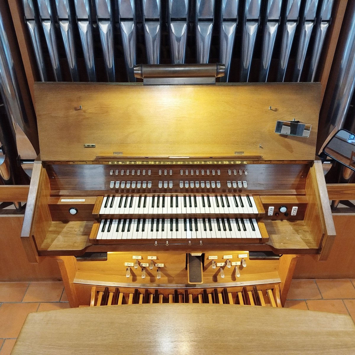 emilesecheret's tweet photo. Aujourd'hui (vendredi 2 octobre) à Delémont :

”Vêpres musicales" à 18h15, au temple réformé, à l'invitation amicale de Loïc Burki, organiste titulaire.

Bienvenue !

#emilesecheret #cesarfranck #robertschumann https://t.co/3N2h8DuUgi