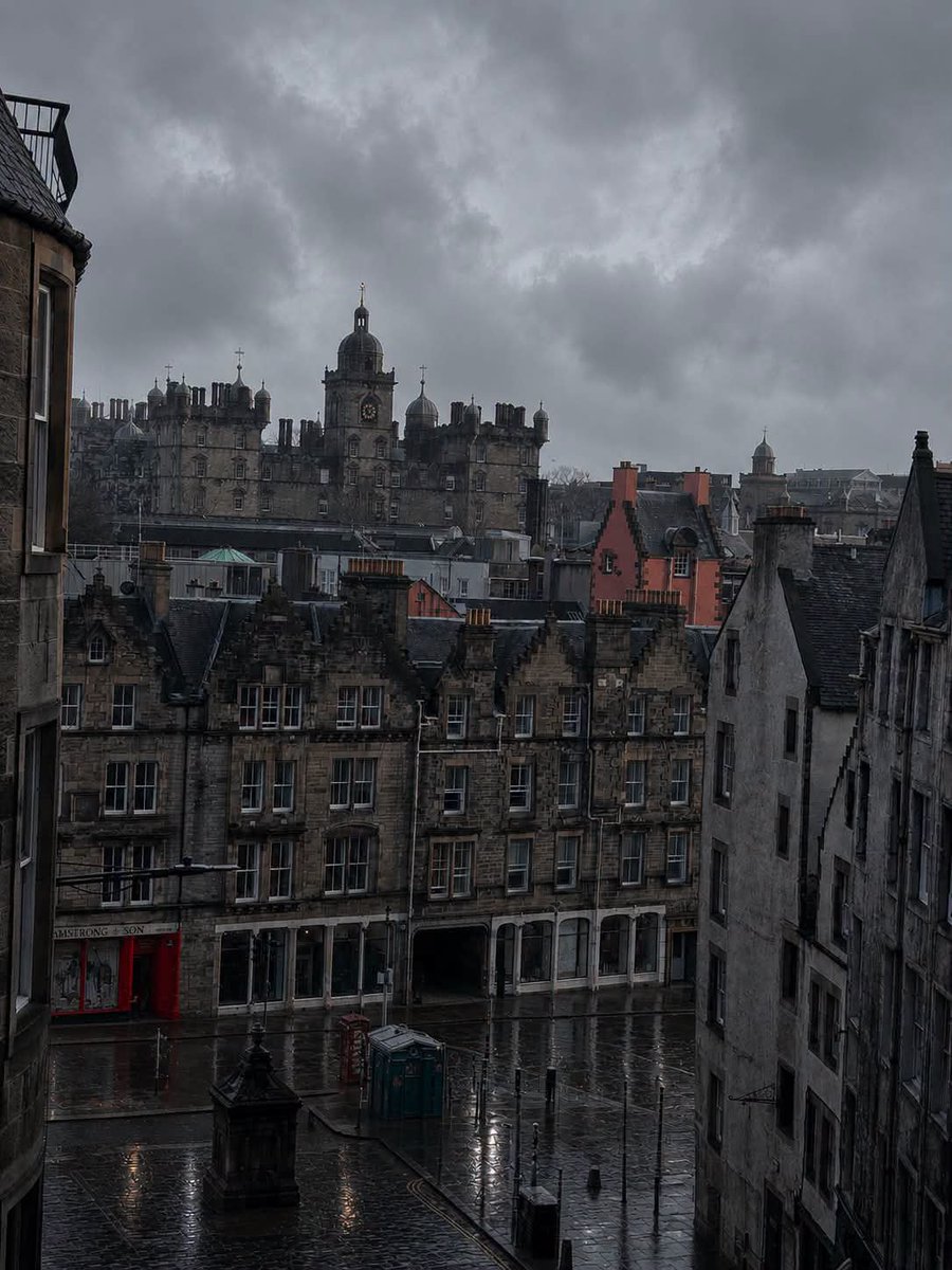 earthviewss1's tweet photo. Edinburgh, Scotland 🏴󠁧󠁢󠁳󠁣󠁴󠁿 https://t.co/uzMB3h0Khf