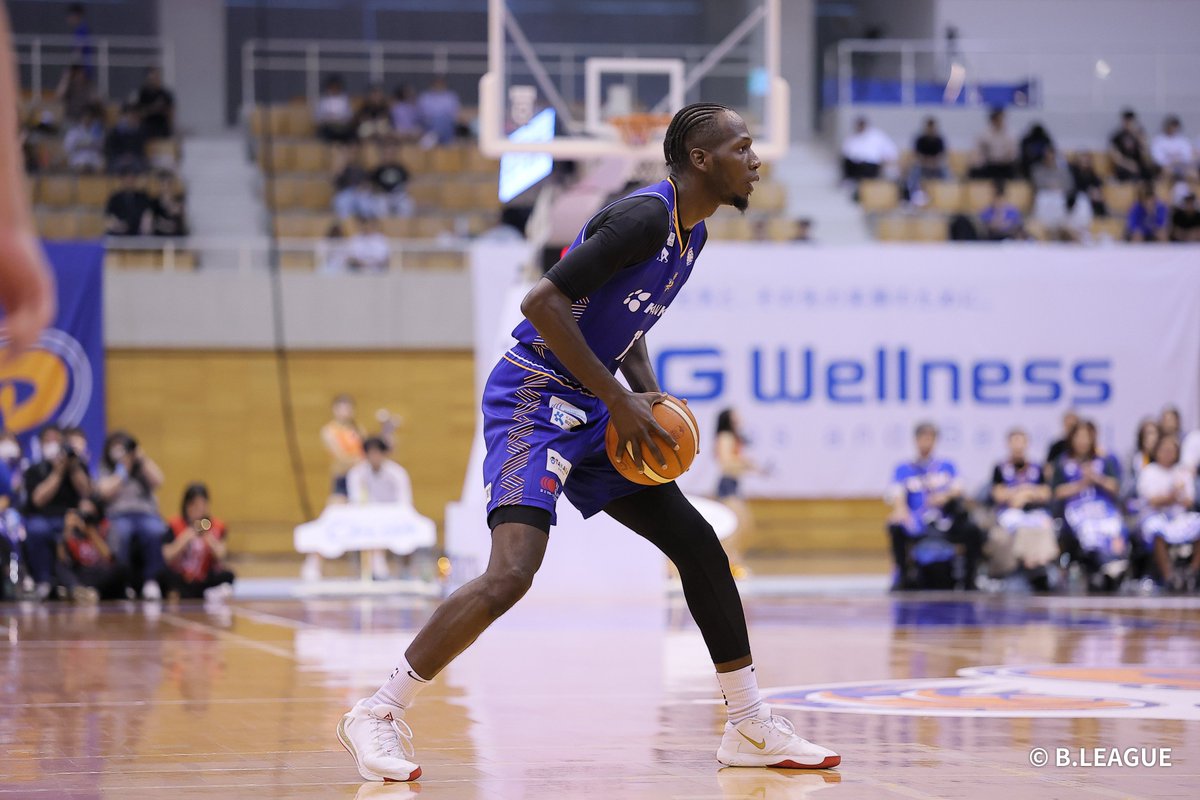 tryhoop_okayama's tweet photo. Tomorrow is an Away Game.
静岡県の高校を卒業した #ソウシェリフ 選手の今節への意気込みをお届けします。

🫱🏽‍🫲🏼ソウ シェリフ選手
プロになってから11年目で、僕の故郷である静岡でプレーすることが一度も出来なくて、とても寂しかったです。
今回は高校の監督、担任、英語の先生、そして大学の監督も見に来てくれるので、とても興奮しています。
ベルテックス静岡のHCのジョン・パトリックさんも大学の先輩で、対戦できるのも本当に楽しみにしています。
故郷の皆さんの前でまたバスケ出来て光栄です、2日間盛り上げて行きましょう。

🗓10月3日（土）14：05 TIP OFF
🗓10月4日（日）14：05 TIP OFF
📍このはなアリーナ
🆚#ベルテックス静岡
／
試合情報
🔗 https://t.co/TNebToFmx8
＼
#トライフープ岡山 #Bリーグ #Bワン #ASCEND