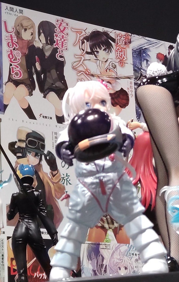 Tomorrow_asu_22's tweet photo. 安達としまむらとヤシロのどーほー https://t.co/64wqibimSu