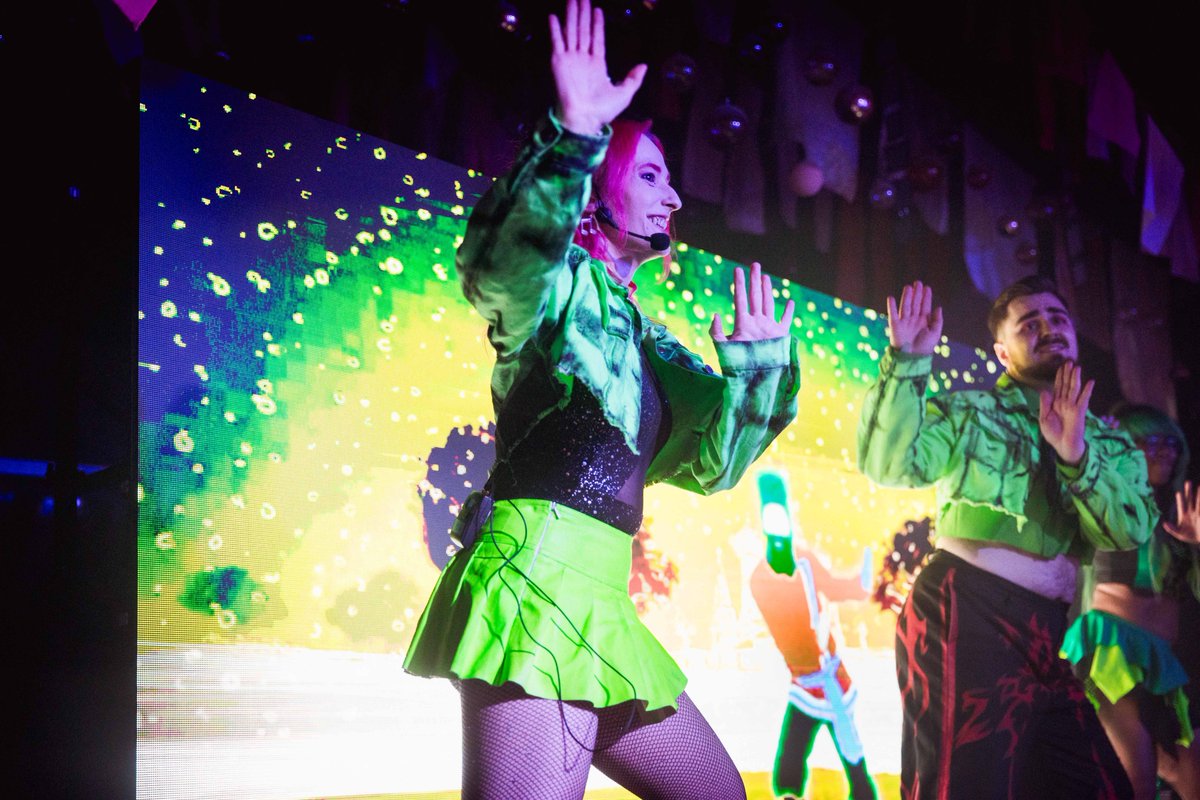emzy_leigh's tweet photo. Me 💚 Dance https://t.co/szt0lPY9Fg