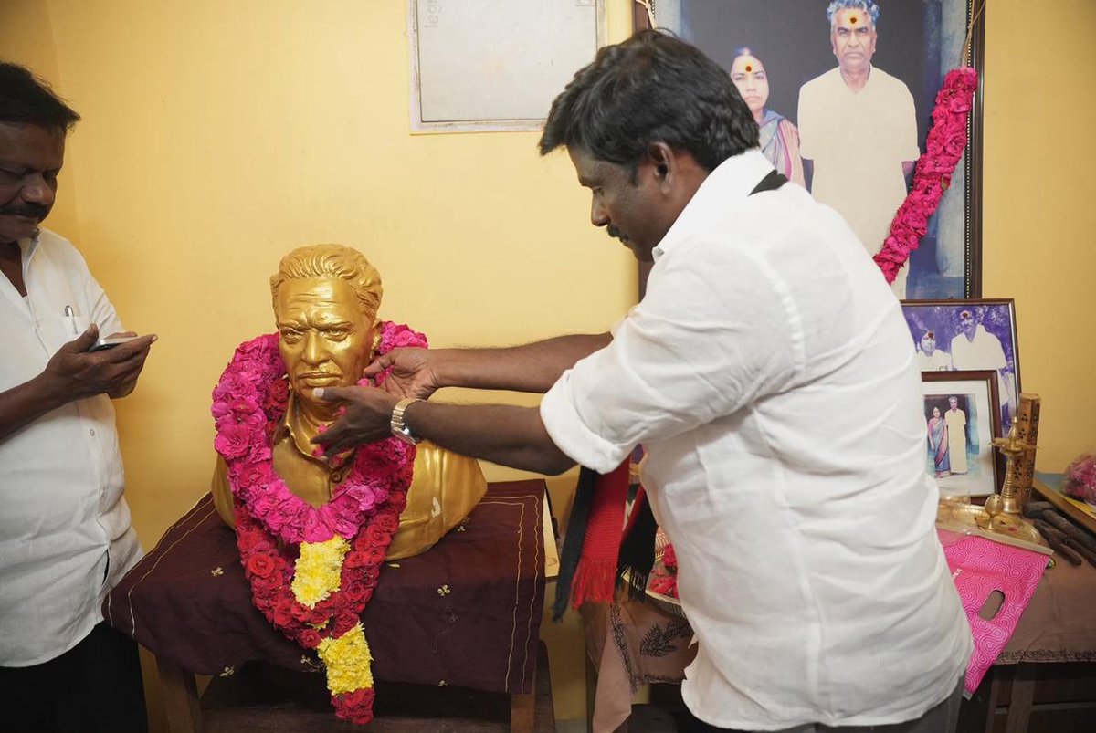 iparanthamen's tweet photo. திராவிட முன்னேற்றக் கழகத்தின் மூத்த முன்னோடியும், ‘மதுராந்தகத்தார்’ என அன்புடன் அழைக்கப்படும்  மதுராந்தகம் ஆறுமுகம் அவர்களின் இல்லத்திற்குச் சென்று, அவரது திருவுருவச் சிலைக்கு மாலை அணிவித்து, மலர்தூவி மரியாதை செலுத்தினேன்.

@mkstalin @Udhaystalin @arivalayam @dmk_youthwing @DMKITwing @PEN_Offl 

#MKStalin #UdhayanidhiStalin #DMK #DMKitwing #Maduranthakam #இடைத்தேர்தல்