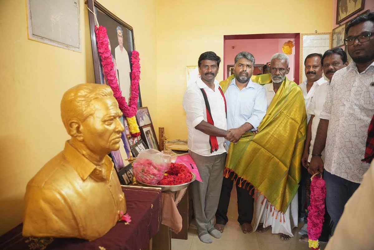 iparanthamen's tweet photo. திராவிட முன்னேற்றக் கழகத்தின் மூத்த முன்னோடியும், ‘மதுராந்தகத்தார்’ என அன்புடன் அழைக்கப்படும்  மதுராந்தகம் ஆறுமுகம் அவர்களின் இல்லத்திற்குச் சென்று, அவரது திருவுருவச் சிலைக்கு மாலை அணிவித்து, மலர்தூவி மரியாதை செலுத்தினேன்.

@mkstalin @Udhaystalin @arivalayam @dmk_youthwing @DMKITwing @PEN_Offl 

#MKStalin #UdhayanidhiStalin #DMK #DMKitwing #Maduranthakam #இடைத்தேர்தல்